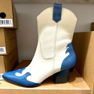 Matisse Claude Bone Blue Leather Bootie Boot New in Box!